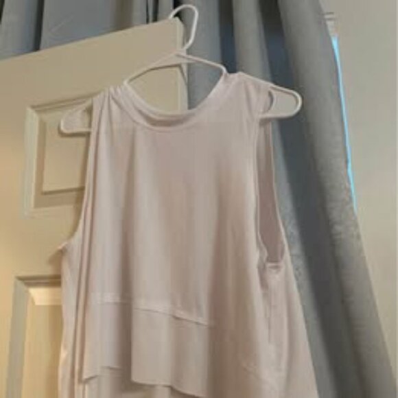 Clothes - Picture 2 of 8